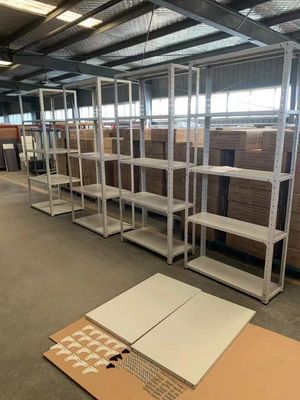 Yükleme Kapasitesi 80kg Her Katman ile ISO9001 5 Katmanlı Hafif Hizmet Depolama Rafı